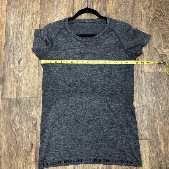 Lululemon Swiftly Tech Short Sleeve Crew *20Y Collection Black/Anchor Size 8 - Picture 6 of 7